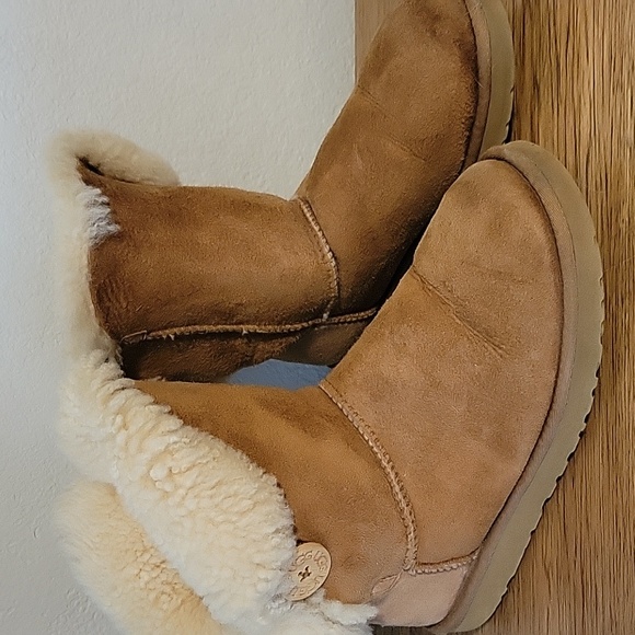 UGG Tan Bailey Button Boots - Picture 1 of 4